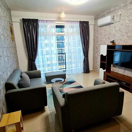 J&J Vacation Home@Novo8 Residence Kampong Tambak Buitenkant foto