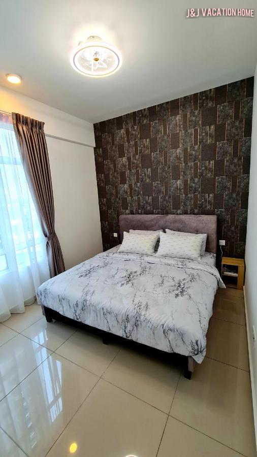 J&J Vacation Home@Novo8 Residence Kampong Tambak Buitenkant foto