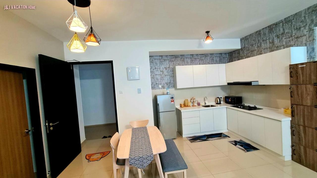 J&J Vacation Home@Novo8 Residence Kampong Tambak Buitenkant foto
