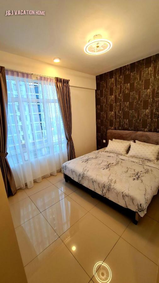 J&J Vacation Home@Novo8 Residence Kampong Tambak Buitenkant foto