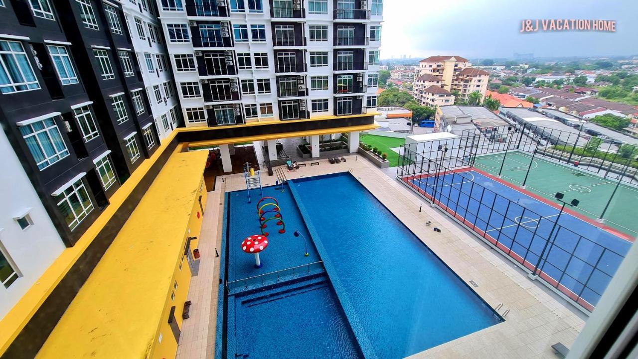 J&J Vacation Home@Novo8 Residence Kampong Tambak Buitenkant foto