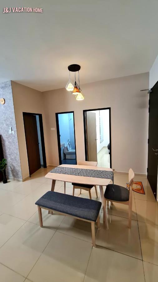 J&J Vacation Home@Novo8 Residence Kampong Tambak Buitenkant foto