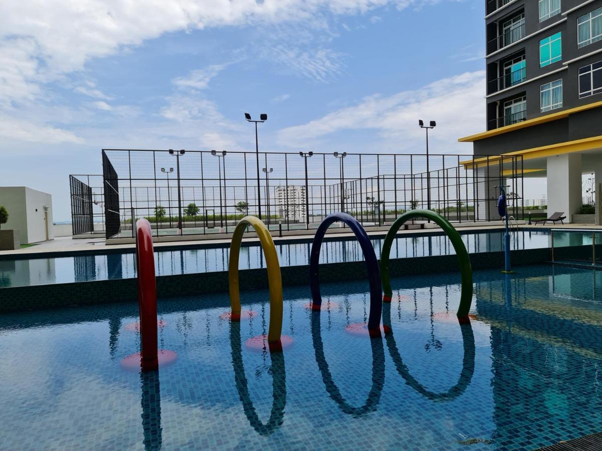 J&J Vacation Home@Novo8 Residence Kampong Tambak Buitenkant foto