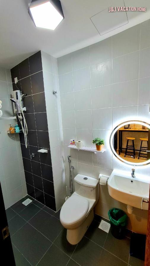 J&J Vacation Home@Novo8 Residence Kampong Tambak Buitenkant foto