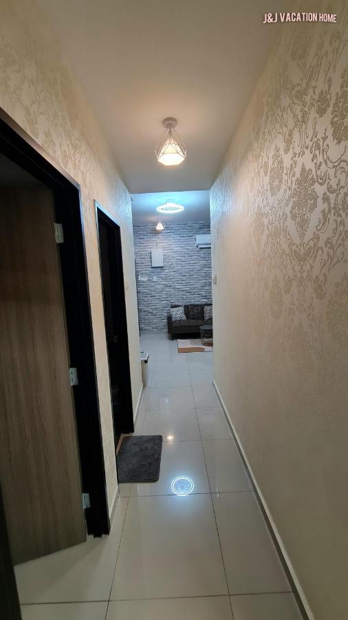 J&J Vacation Home@Novo8 Residence Kampong Tambak Buitenkant foto