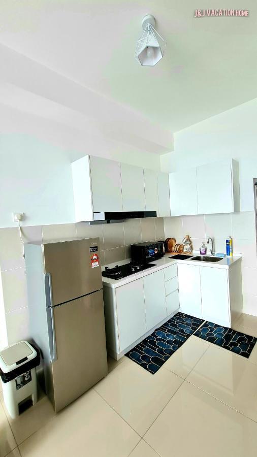 J&J Vacation Home@Novo8 Residence Kampong Tambak Buitenkant foto