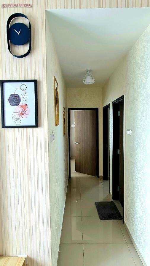 J&J Vacation Home@Novo8 Residence Kampong Tambak Buitenkant foto