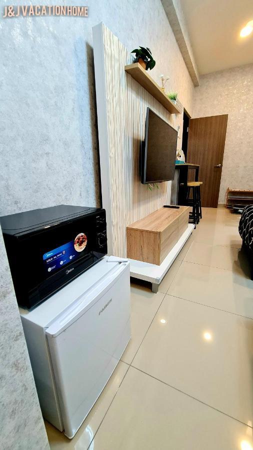 J&J Vacation Home@Novo8 Residence Kampong Tambak Buitenkant foto