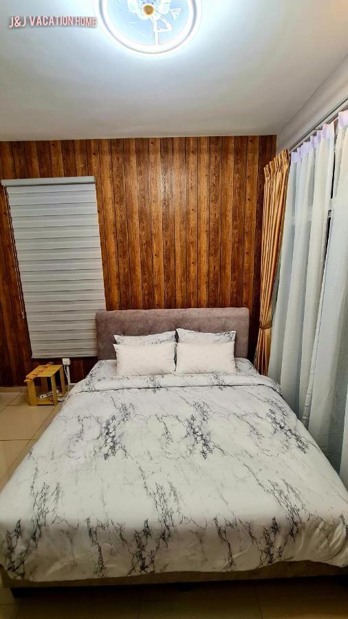 J&J Vacation Home@Novo8 Residence Kampong Tambak Buitenkant foto