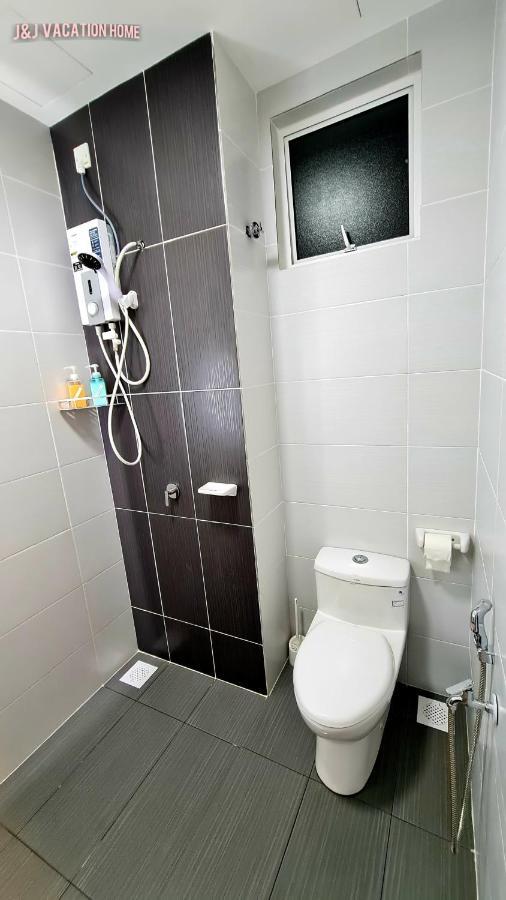 J&J Vacation Home@Novo8 Residence Kampong Tambak Buitenkant foto