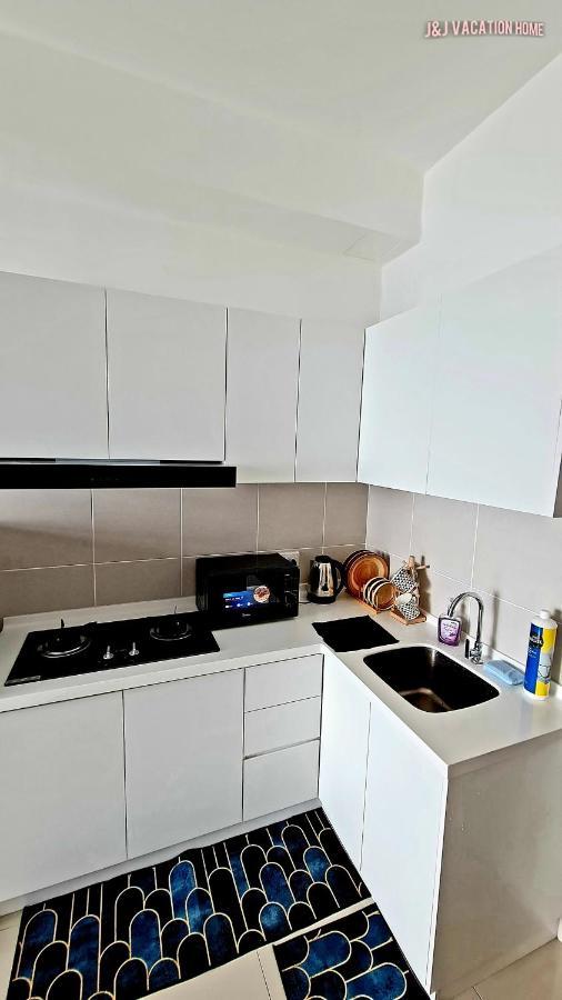 J&J Vacation Home@Novo8 Residence Kampong Tambak Buitenkant foto