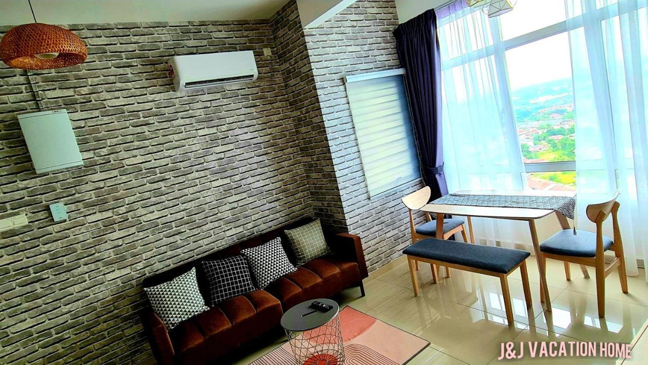 J&J Vacation Home@Novo8 Residence Kampong Tambak Buitenkant foto