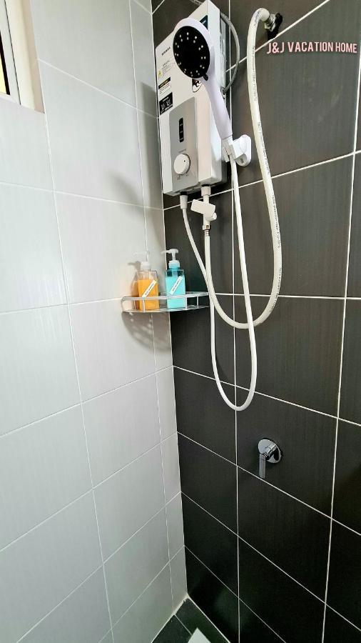 J&J Vacation Home@Novo8 Residence Kampong Tambak Buitenkant foto