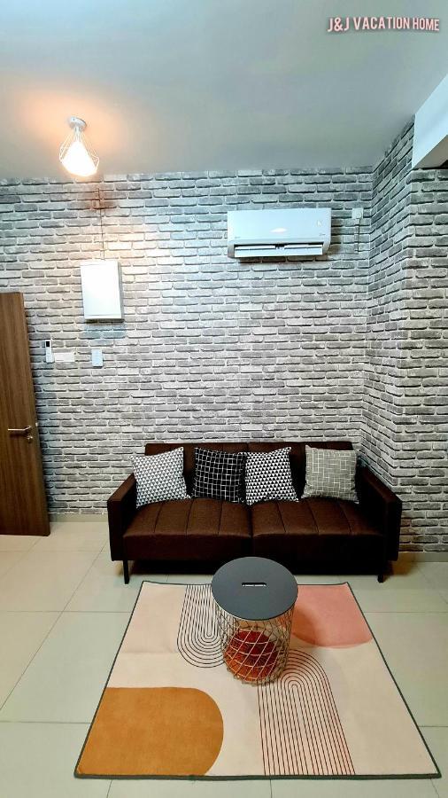 J&J Vacation Home@Novo8 Residence Kampong Tambak Buitenkant foto
