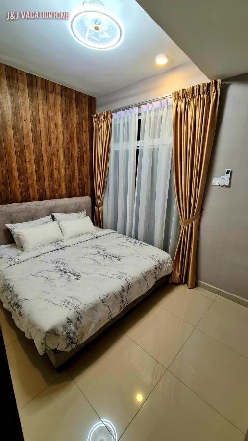 J&J Vacation Home@Novo8 Residence Kampong Tambak Buitenkant foto