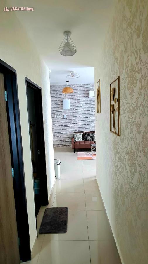 J&J Vacation Home@Novo8 Residence Kampong Tambak Buitenkant foto