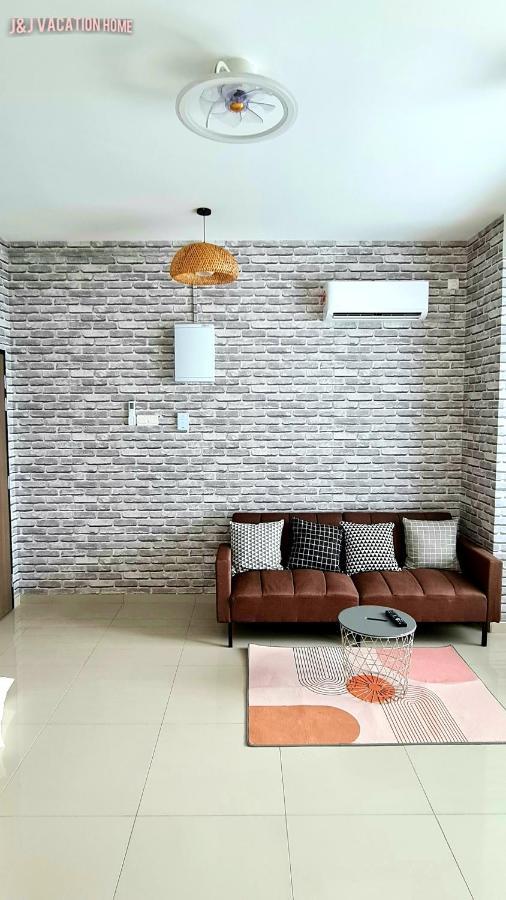 J&J Vacation Home@Novo8 Residence Kampong Tambak Buitenkant foto