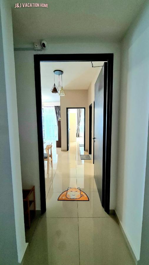 J&J Vacation Home@Novo8 Residence Kampong Tambak Buitenkant foto