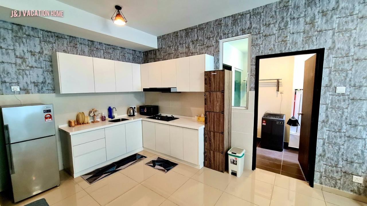 J&J Vacation Home@Novo8 Residence Kampong Tambak Buitenkant foto