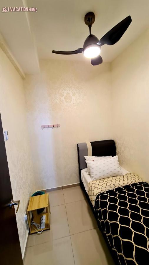 J&J Vacation Home@Novo8 Residence Kampong Tambak Buitenkant foto