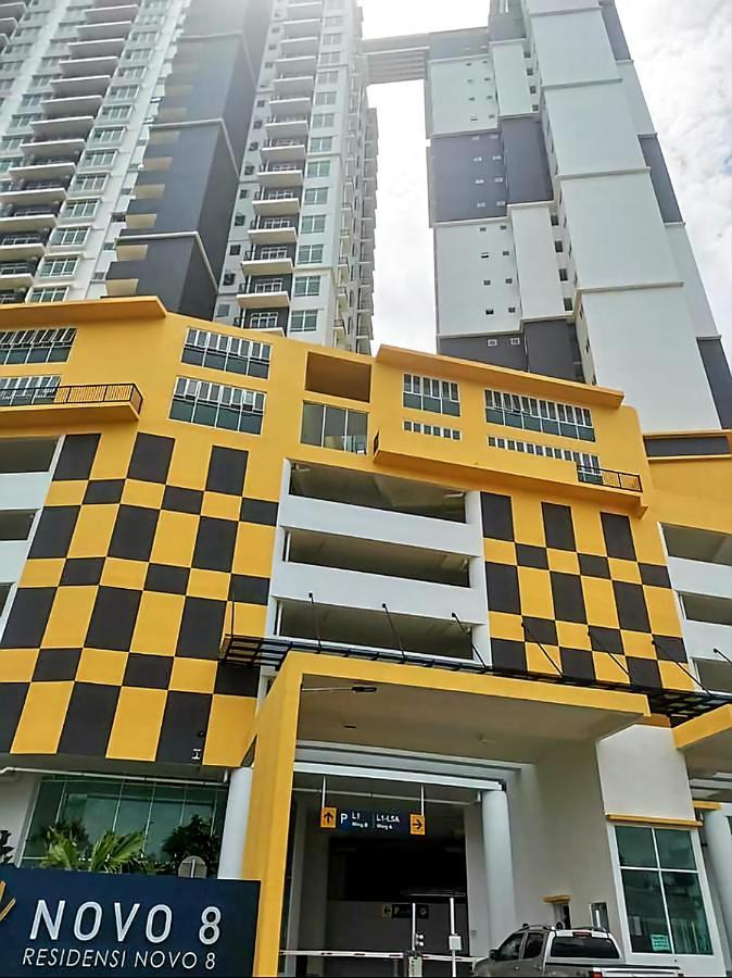 J&J Vacation Home@Novo8 Residence Kampong Tambak Buitenkant foto