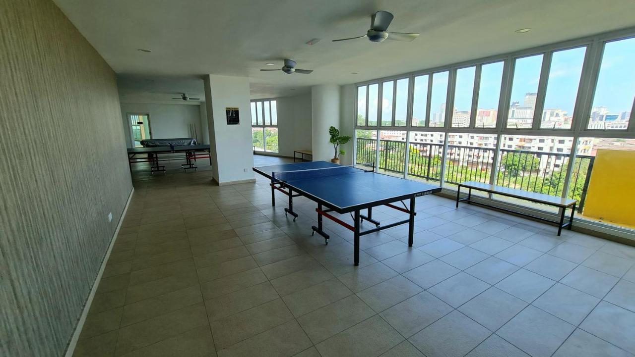 J&J Vacation Home@Novo8 Residence Kampong Tambak Buitenkant foto