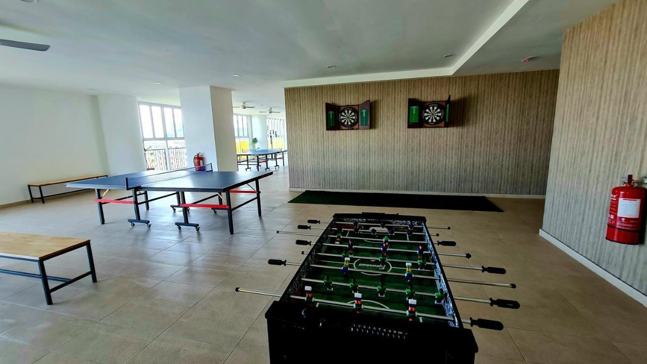 J&J Vacation Home@Novo8 Residence Kampong Tambak Buitenkant foto