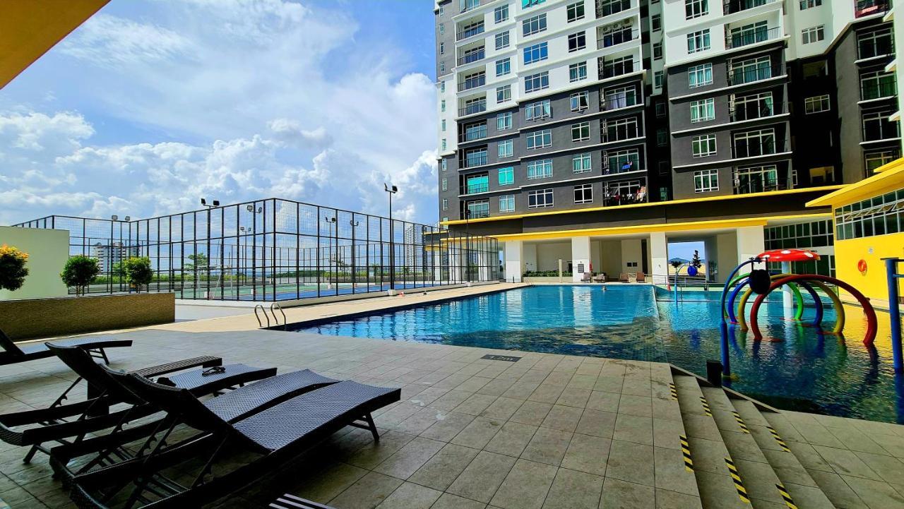 J&J Vacation Home@Novo8 Residence Kampong Tambak Buitenkant foto